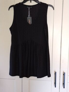 Women's Black Sleeveless V-Neck Blouse Top